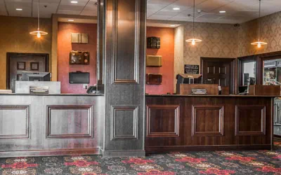 Photo 5 - Shoreline Inn & Conference Center, an Ascend Collection Hotel