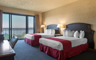 Photo 2 - Shoreline Inn & Conference Center, an Ascend Collection Hotel