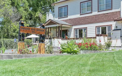 Photo 2 - Cinnamon Bear Creekside Inn