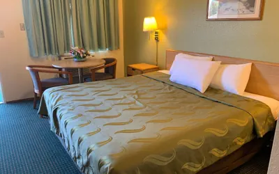 Photo 5 - Regency Inn