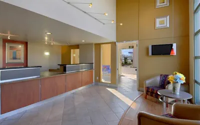 Photo 3 - California Inn & Suites Rancho Cordova - Sacramento