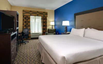 Photo 3 - Holiday Inn Express Tower Center by IHG