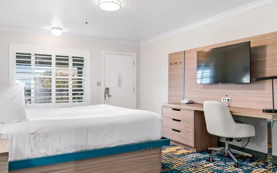 Photo 2 - Pacific Shores Inn