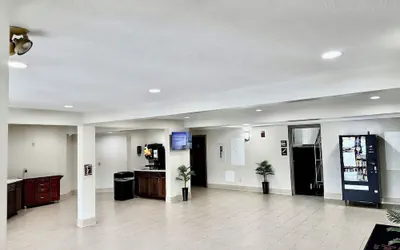 Photo 4 - Red Roof Inn & Suites Newport – Middletown, RI