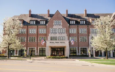 Photo 2 - Royal Park Hotel