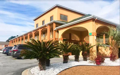Photo 2 - Savannah Inn Savannah I-95 North