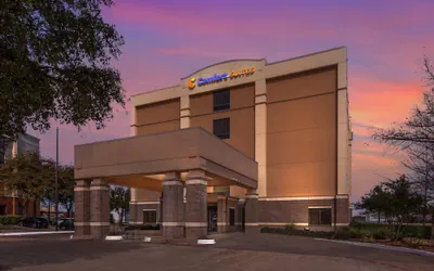 Photo 2 - Comfort Suites DFW North/Grapevine