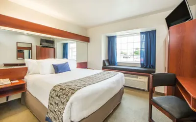 Photo 4 - Microtel Inn & Suites by Wyndham Miami