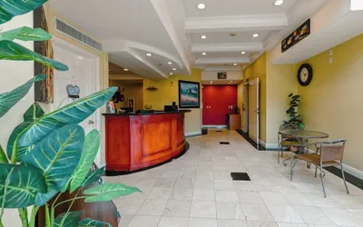 Photo 3 - Gateway Inn & Suites San Francisco SFO Airport