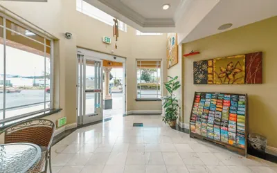 Photo 4 - Gateway Inn & Suites San Francisco SFO Airport