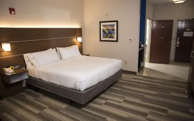Photo 4 - Holiday Inn Express Hotel & Suites Lexington-Downtown by IHG