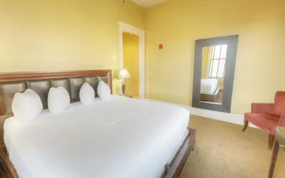 Photo 4 - Montvale Hotel