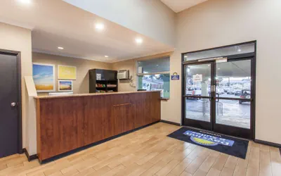 Photo 3 - Days Inn by Wyndham San Diego-East/El Cajon