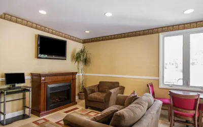 Photo 5 - Econo Lodge Inn & Suites Old Saybrook Westbrook