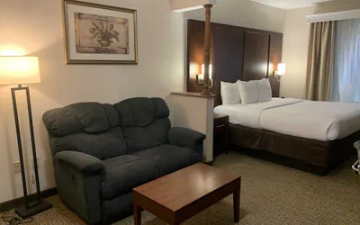 Photo 5 - Citrus Suites Redlands Loma Linda Hotel