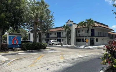 Photo 2 - Motel 6 Riviera Beach, FL