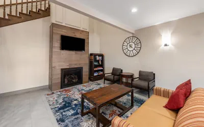 Photo 3 - Country Inn & Suites by Radisson, Findlay, OH