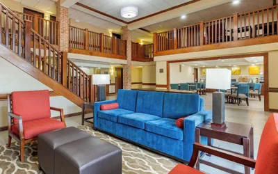 Photo 4 - Comfort Inn & Suites Milford