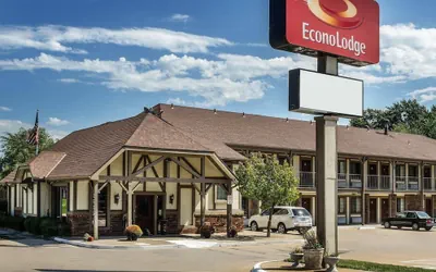 Photo 2 - Econo Lodge Lawrence near University