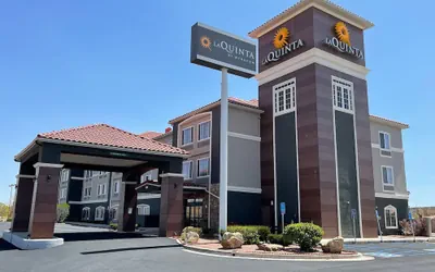 Photo 2 - La Quinta Inn & Suites by Wyndham Gallup