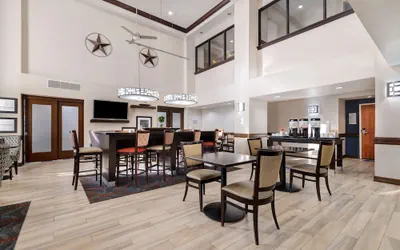 Photo 3 - Hampton Inn Victoria
