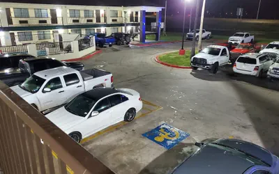 Deluxe Inn & Suites