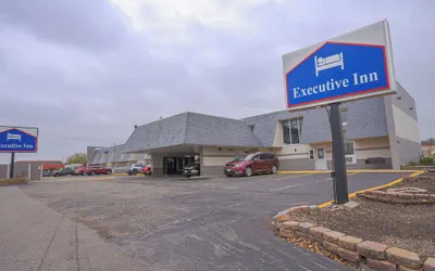 Photo 2 - Executive Inn Owatonna Hwy 35