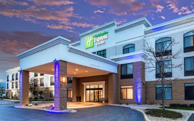 Photo 2 - Holiday Inn Express & Suites Cedar Falls - Waterloo by IHG