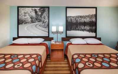 Photo 5 - Super 8 by Wyndham Burlington NC