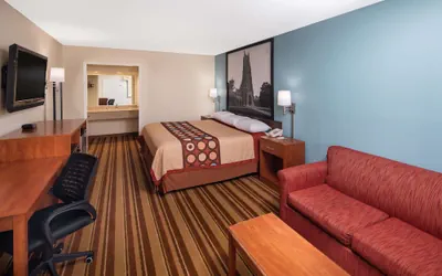 Photo 4 - Super 8 by Wyndham Burlington NC