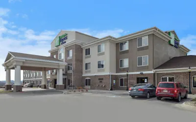 Photo 2 - Holiday Inn Express & Suites Omaha West by IHG
