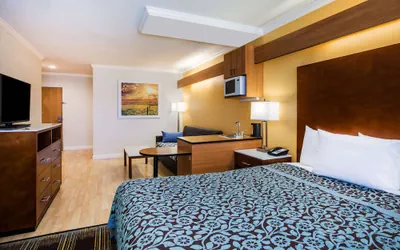 Photo 3 - Days Inn & Suites by Wyndham Antioch