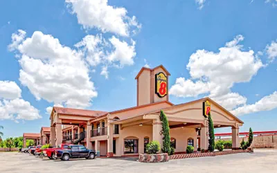 Photo 2 - Super 8 by Wyndham Mont Belvieu/Baytown East