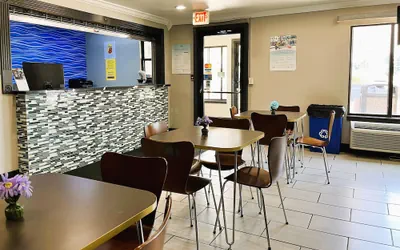 Photo 3 - Super 8 by Wyndham Vincennes