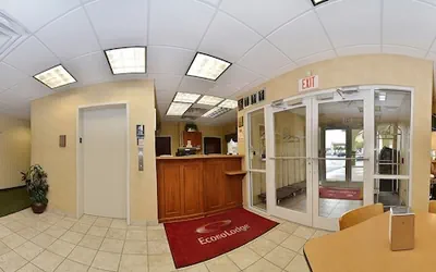 Photo 3 - Econo Lodge Valdosta Mall Area