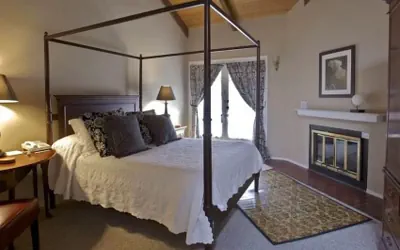Photo 3 - Merritt House Hotel