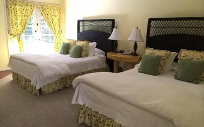 Photo 4 - Merritt House Hotel
