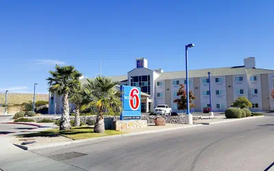 Photo 2 - Motel 6 Las Cruces, NM - Telshor