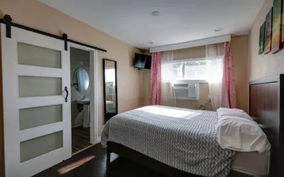 Photo 5 - Tradewinds Hotel LAX Airport