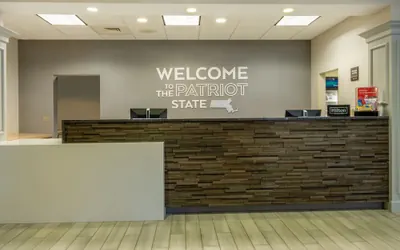 Photo 3 - Hampton Inn Raynham-Taunton