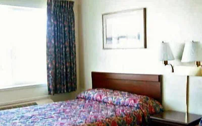 Photo 4 - Economy Inn Monterey