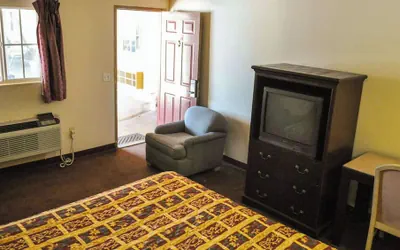 Photo 3 - California Suites Motel
