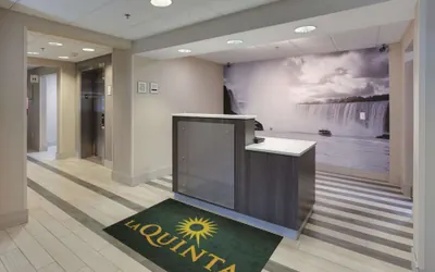 Photo 2 - La Quinta Inn & Suites by Wyndham Batavia
