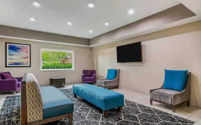 Photo 5 - La Quinta Inn & Suites by Wyndham Batavia