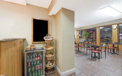 Photo 2 - Howard Johnson by Wyndham Hartford South – Rocky Hill