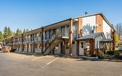 Photo 2 - Super 8 by Wyndham Vancouver East