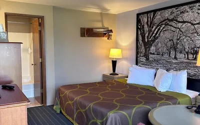 Photo 4 - Super 8 by Wyndham Vancouver East