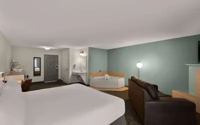 Photo 4 - Wyndham Garden Galena Hotel & Day Spa