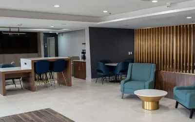 Photo 5 - La Quinta Inn & Suites by Wyndham Dallas Mesquite
