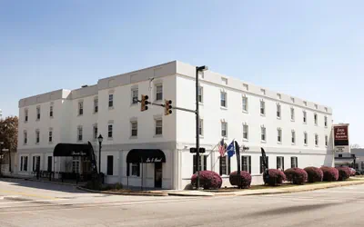 Photo 2 - Inn on the Square, an Ascend Collection Hotel